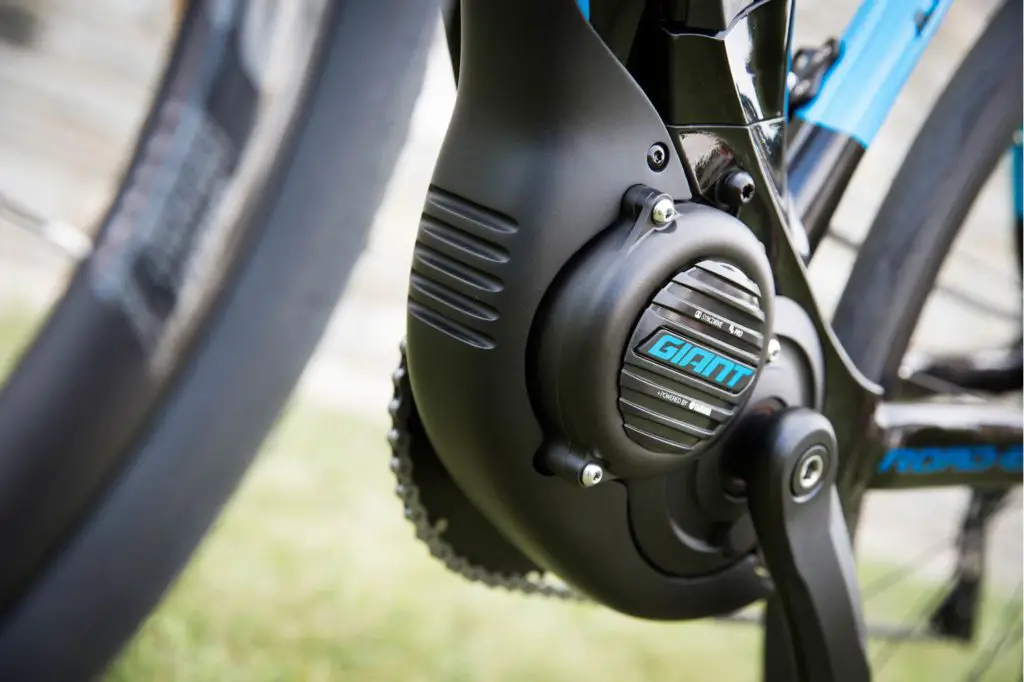 the yamaha syncdrive pro on the giant road-e +1 electric road bike