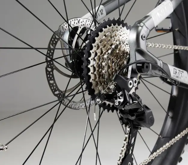 shimano m6000 10 speed groupset on the rockrider e-st 900 